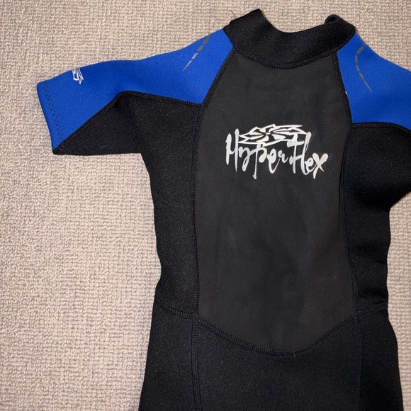 Hyperflex Kids Black & Blue Wetsuit Size 6 - Picture 2 of 4